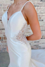 Vestido de novia largo de corte sirena con escote en V y pedrería, blanco, modelo WD661