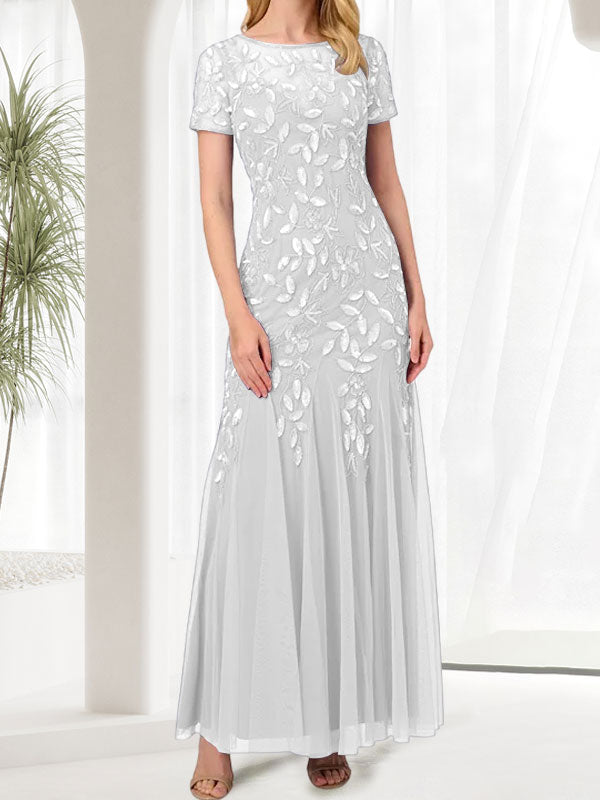 Robe longue bleue sirène à col rond ornée de perles, idéale pour la mère de la mariée