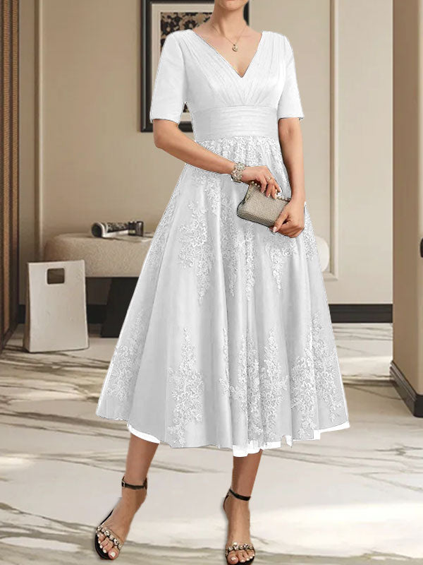 Robe de mère de la mariée en tulle et dentelle, coupe trapèze, col en V, longueur thé, avec plis