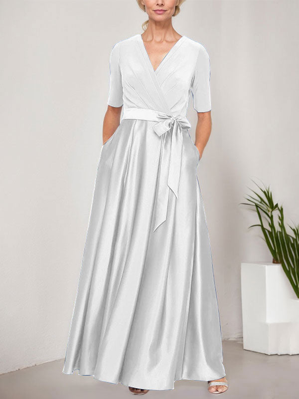 Vestido de baile con escote cruzado, falda amplia de satén y corpiño de jersey. 