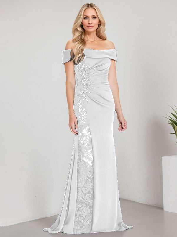 Vestido de corte sirena para la madre de la novia, largo hasta el suelo, con hombros descubiertos, apliques y pedrería, con abertura alta. 