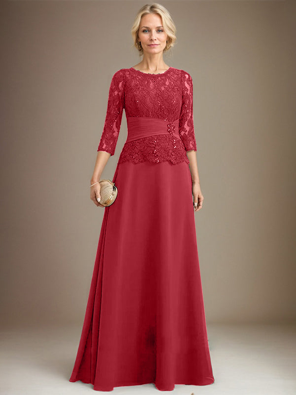 Robe de mariée longue en mousseline de soie et dentelle, coupe trapèze, décolleté illusion, ornée de sequins plissés et de perles. 
