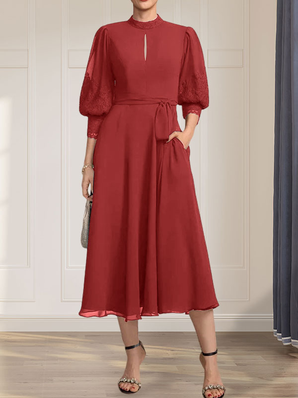 Vestido de corte A, cuello alto, largo midi, encaje y gasa para la madre de la novia con lazo.