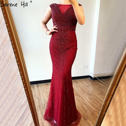 Vestido de noche de lujo rojo vino con escote redondo y sin mangas, estilo sirena de Dubái 2025, vestido formal con cuentas de diamantes LA70415 