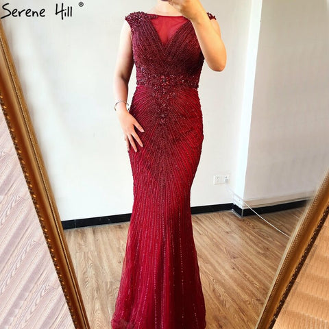 Vestido de noche de lujo rojo vino con escote redondo y sin mangas, estilo sirena de Dubái 2025, vestido formal con cuentas de diamantes LA70415 