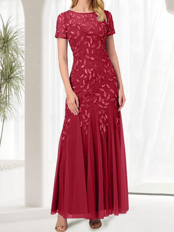 Robe longue bleue sirène à col rond ornée de perles, idéale pour la mère de la mariée