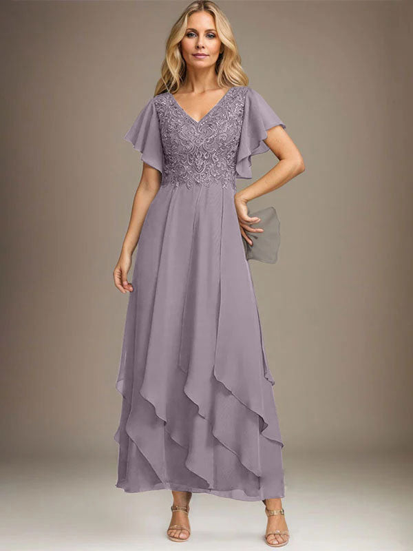 Vestido de novia de corte línea A, escote en V, largo hasta el tobillo, de gasa de encaje con volantes en cascada. 