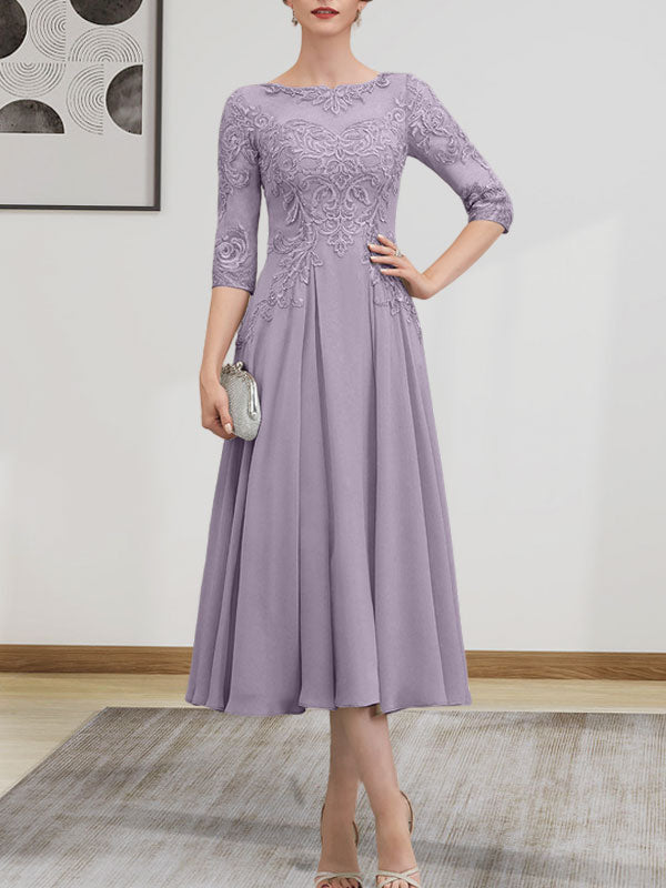 Vestido de novia de corte A, escote redondo ilusión, largo té, de gasa, encaje, con lentejuelas y pedrería.