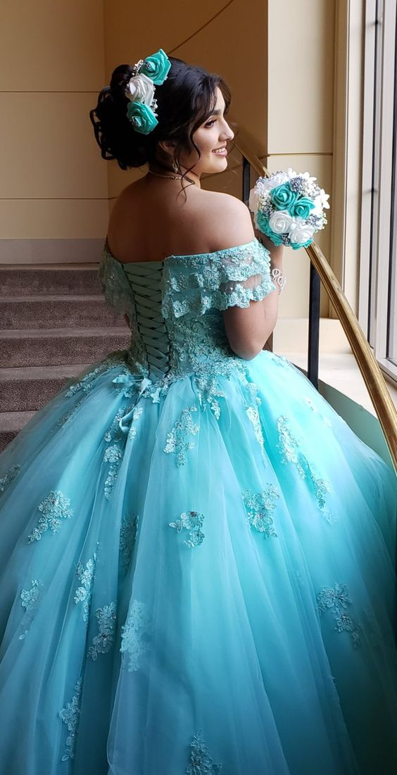 Vestido de princesa de tul y encaje con hombros descubiertos Y3087