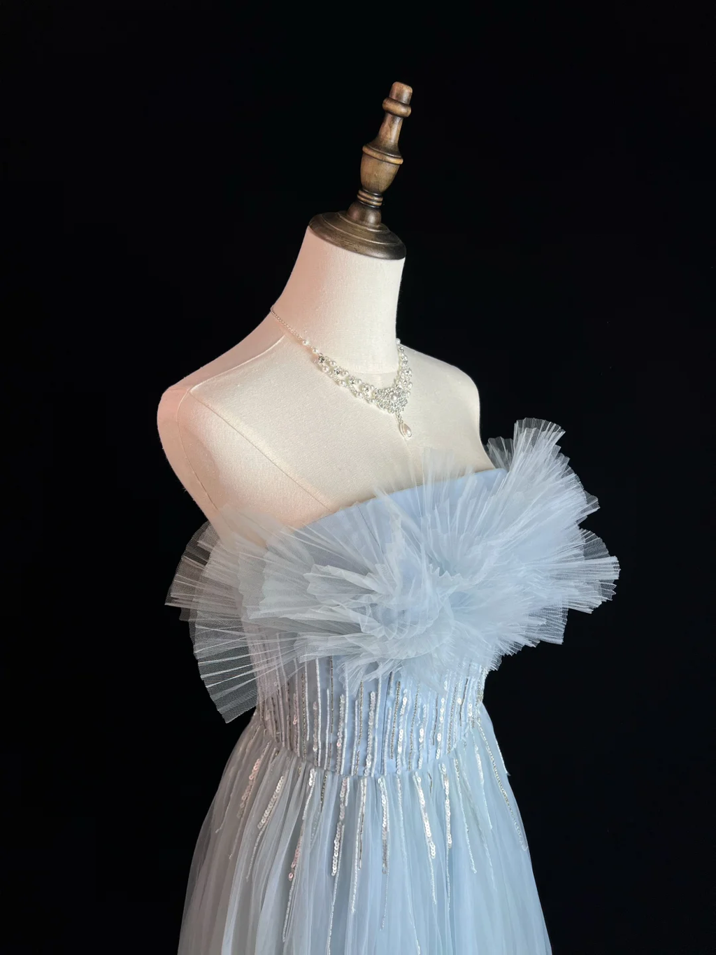 Robe de bal élégante en tulle bleu à sequins et perles, coupe trapèze, Y8646