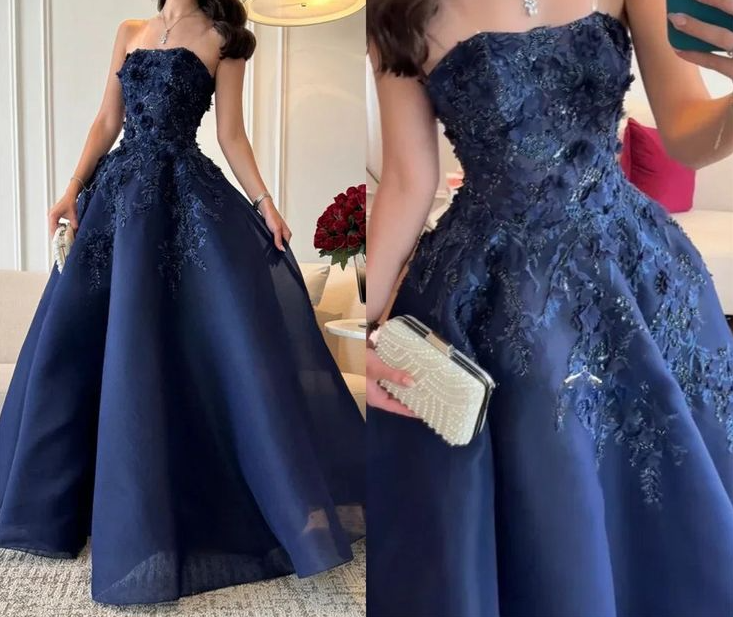 Precioso vestido de fiesta azul marino sin tirantes con apliques, corte en A, modelo Y8274