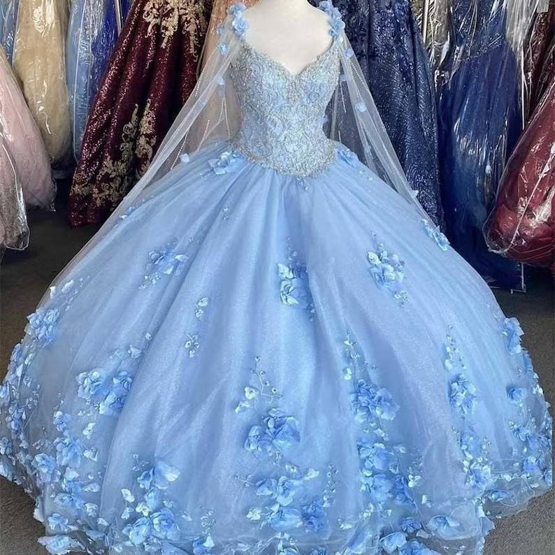 Vestido de quinceañera azul claro con flores, corte princesa, hombros descubiertos, apliques de encaje, flores 3D, cuentas de cristal, mangas largas, estilo dulce 16, modelo Y759