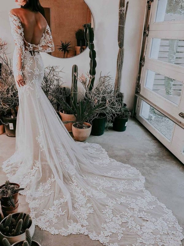 Robe de mariée blanche sirène longue Y101, décolleté illusion, manches longues, dos nu, taille naturelle, dentelle et traîne