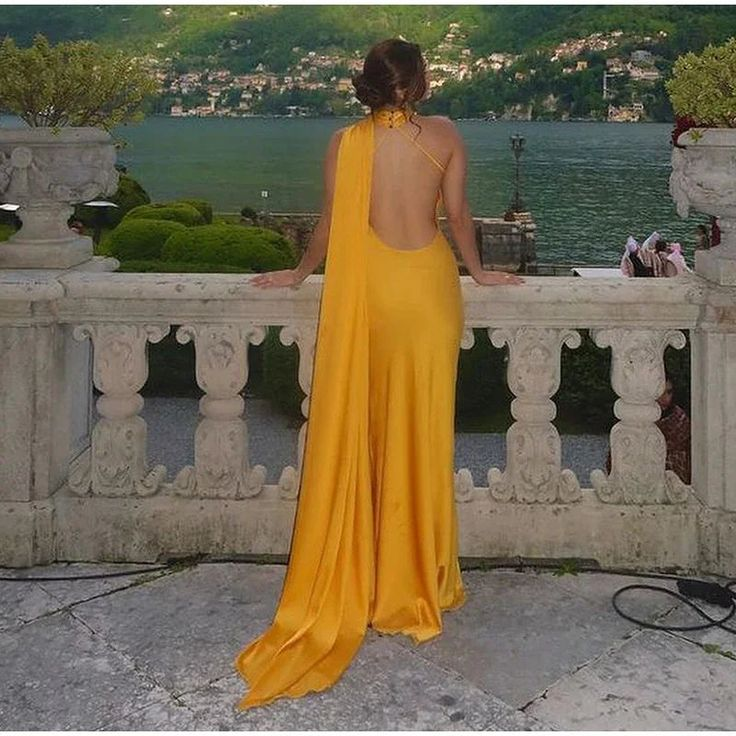 Vestido de noche largo de fiesta, sin espalda y con hombros descubiertos, de satén amarillo Y8466