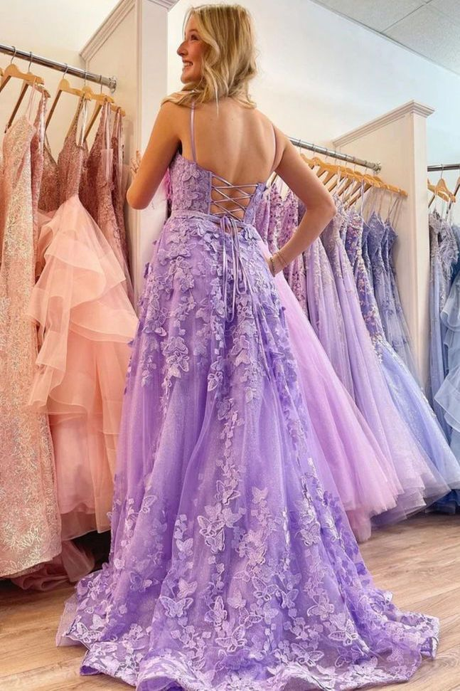 Vestido largo de fiesta corte A con tirantes finos color lavanda, encaje floral 3D, modelo Y7935