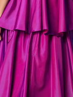 Robe de bal bustier transparent à nœud sur le devant, ornée de cristaux et sans bretelles, à volants étagés
