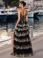 Robe de bal bustier à volants et dentelle scintillante, taille nouée en satin