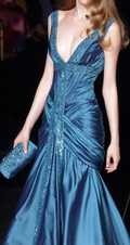 Robe de soirée longue sirène en satin bleu pailleté et froncée Y8315