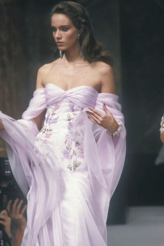 Vestido largo de noche de satén y gasa lila sin tirantes con escote corazón, estilo glamuroso, modelo Y8284