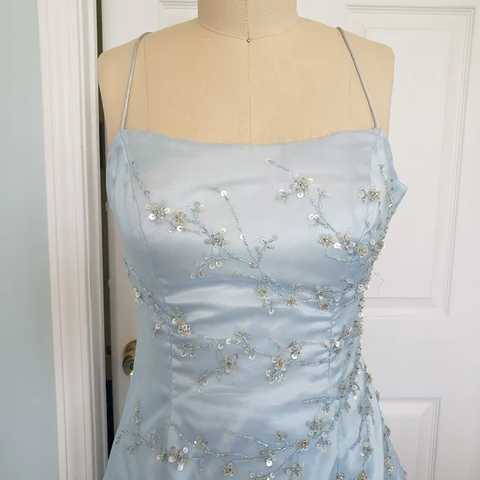 Elegante vestido de baile azul hielo con lentejuelas y cuentas, vestido de graduación de corte A con capas de tul Y7931