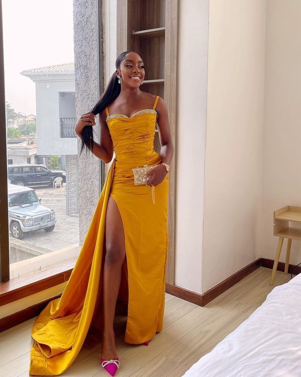 Robe de soirée sirène jaune sexy fendue sur le côté Y7318