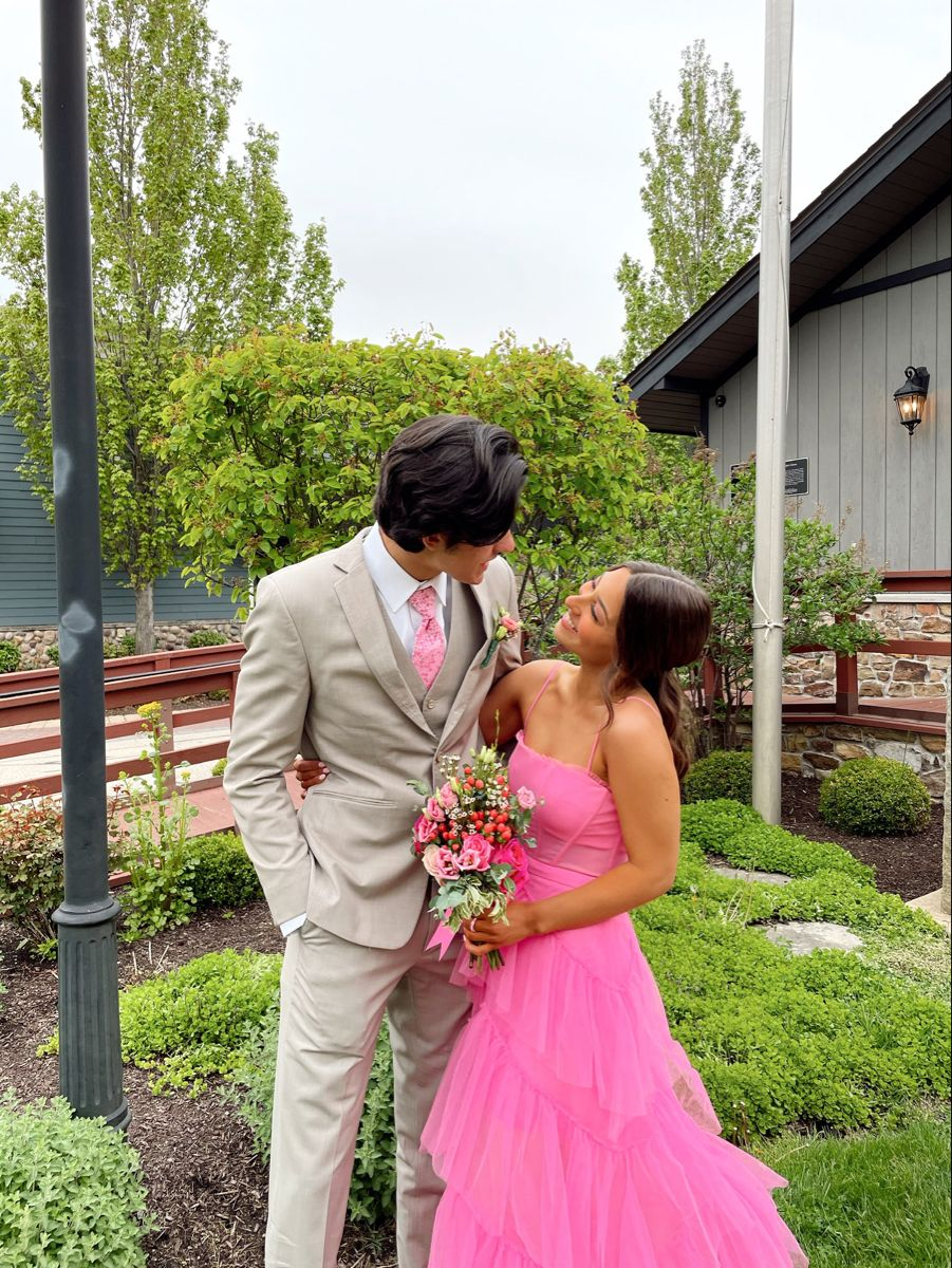 Elegantes vestidos largos de fiesta de tul rosa fucsia con espalda descubierta y capas, vestidos de noche formales de graduación de tul rosa fucsia Y2114