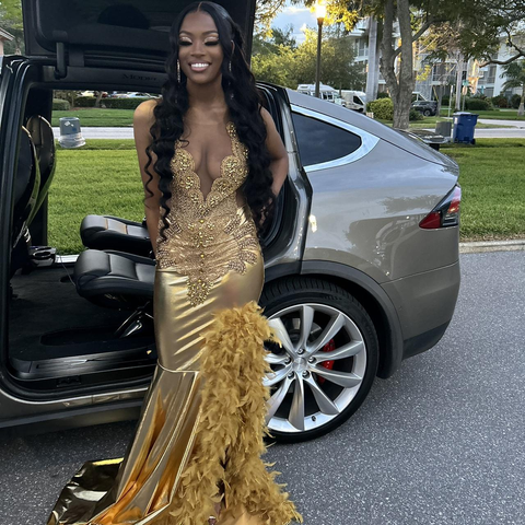 Vestido de noche de satén lujoso con plumas y cuentas, largo con abertura, estilo baile de graduación Y7948