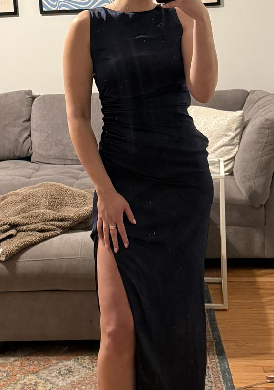 Elegante vestido largo de satén con abertura alta para baile de graduación o evento formal de noche Y8451