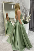 Vestido largo de fiesta verde satinado sin espalda, corte en A, vestido de noche formal de graduación verde sin espalda Y221