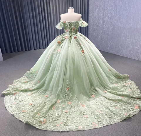 Robe de bal de gala/quinceañera vert matcha, épaules dénudées, ornée d'appliqués floraux et d'un laçage scintillant au dos (Y2190)