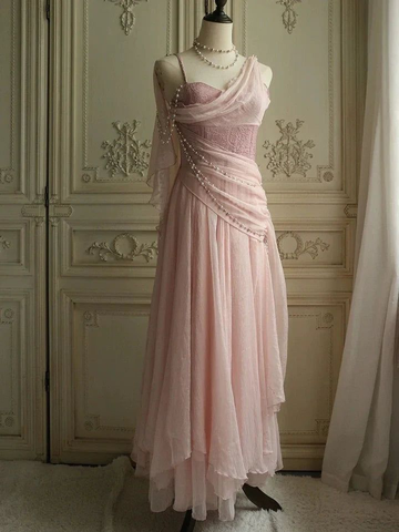 Precioso vestido largo de noche de fiesta con escote corazón, tirantes finos y perlas, de gasa rosa, modelo Y8290