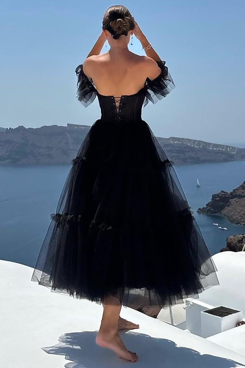 Vestido de fiesta de tul con volantes y corsé de corte en A