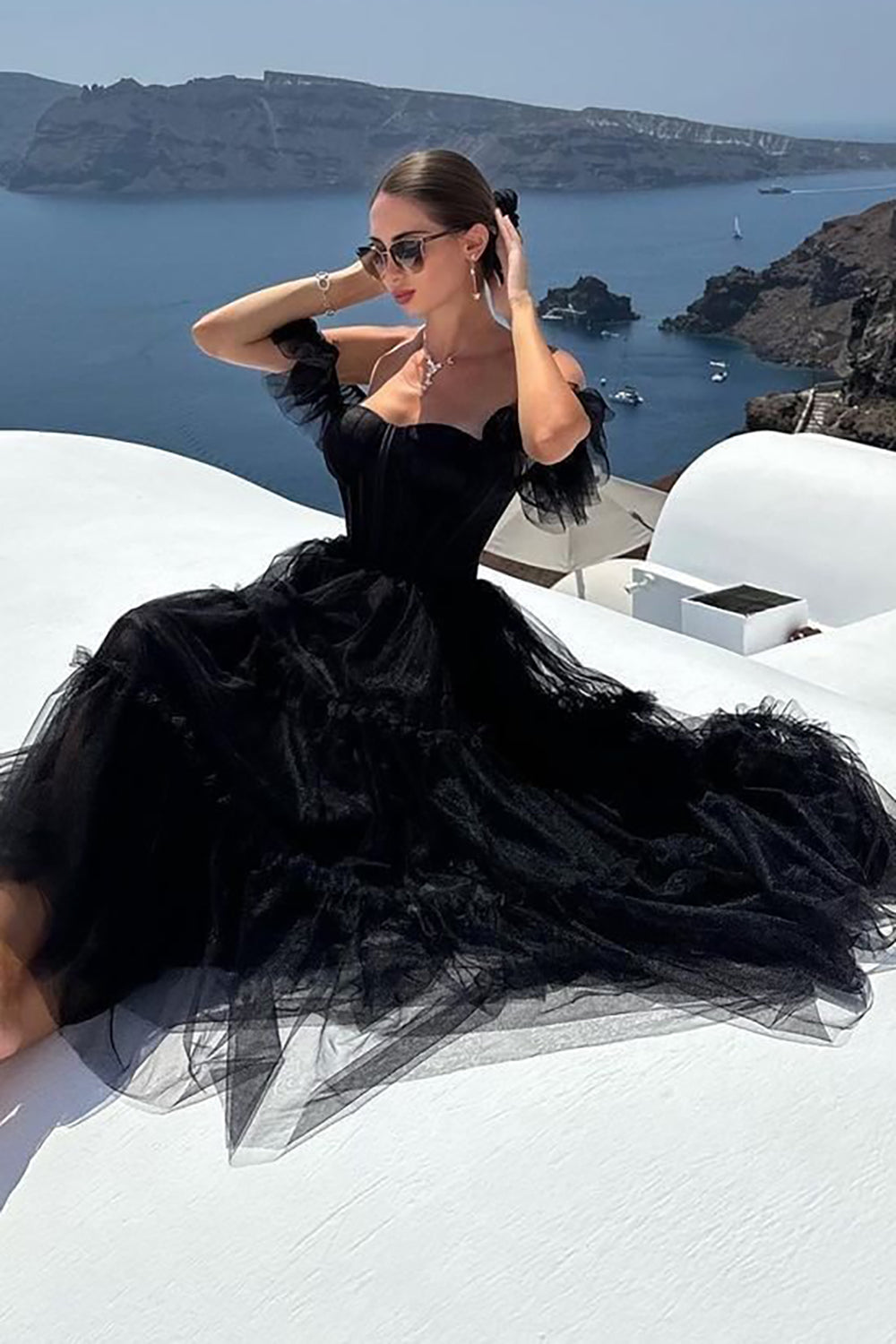 Vestido de fiesta de tul con volantes y corsé de corte en A