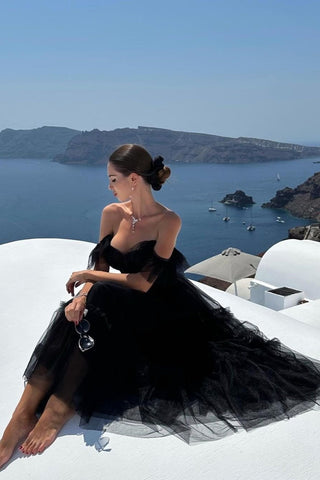 Vestido de fiesta de tul con volantes y corsé de corte en A