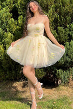 Vestido corto de fiesta con bordado floral de corte A