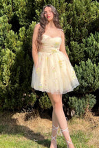 Vestido corto de fiesta con bordado floral de corte A