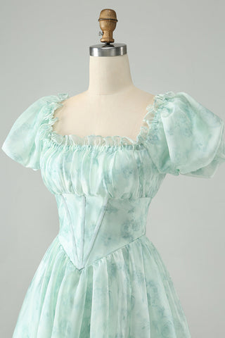 Robe courte de bal vert clair à col carré et imprimé floral, coupe trapèze et volants