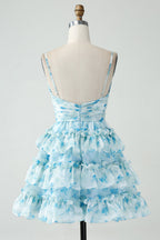 Vestido corto de fiesta de bienvenida con tirantes finos, corte en A, volantes y estampado floral.