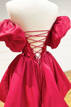 Vestido corto de fiesta con hombros descubiertos