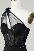 Vestido corto de fiesta negro ajustado con corsé de un solo hombro y apliques