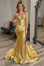 Robe de bal sirène longue métallisée dorée à décolleté cœur et corset fendu sur le devant