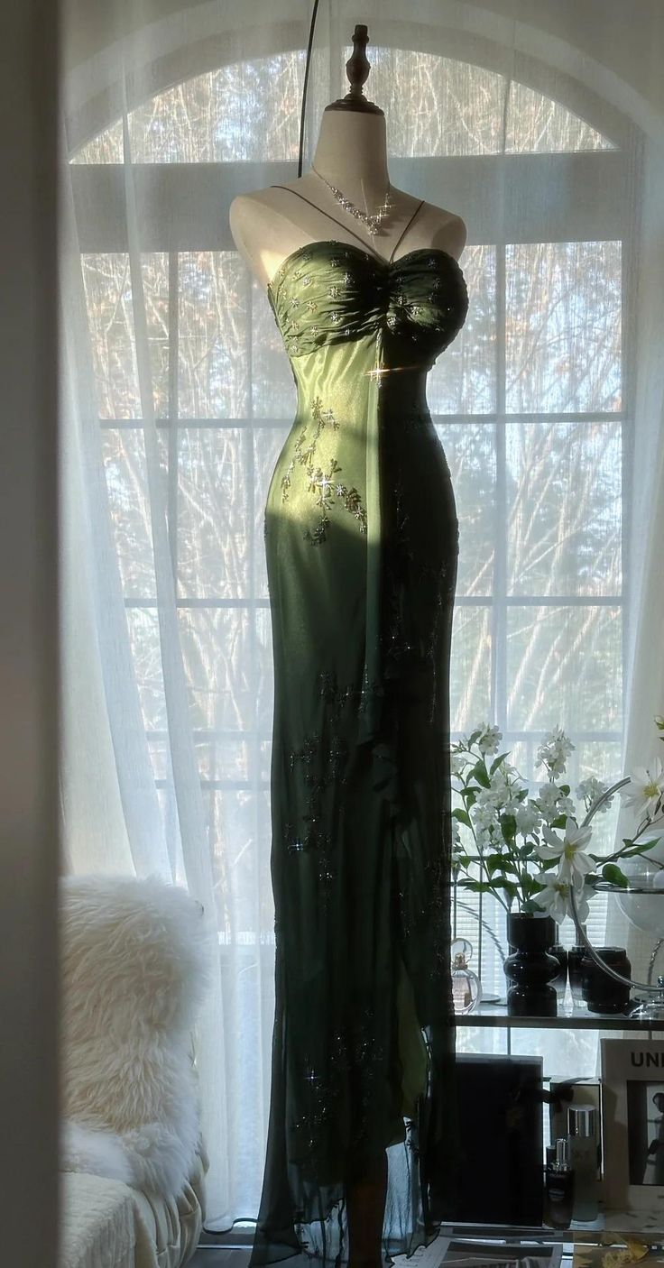 Robe de bal longue vintage vert foncé moulante en satin perlé Y8557