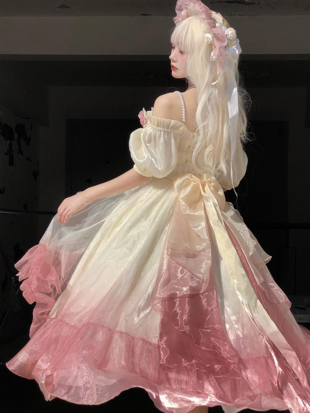 Vestido de fiesta de disfraces con rosas, flores y degradado rosa champán. Vestido de novia floral vintage de princesa con perlas Y2401