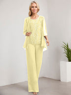 Vestido de novia de gasa con encaje y lentejuelas, estilo mono/pantalón, largo hasta el suelo, con escote redondo.