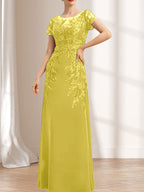 Robe de mère de la mariée en mousseline de dentelle, coupe fourreau/colonne, décolleté illusion, longueur au sol, ornée de sequins