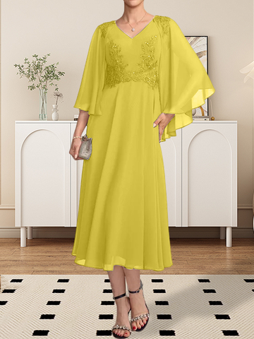 Vestido de corte A, escote en V, largo hasta la rodilla, de gasa, encaje, con lentejuelas y pedrería para la madre de la novia.