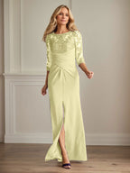 Vestido de madrina de la novia color ciruela, de encaje elástico y corte sirena. 