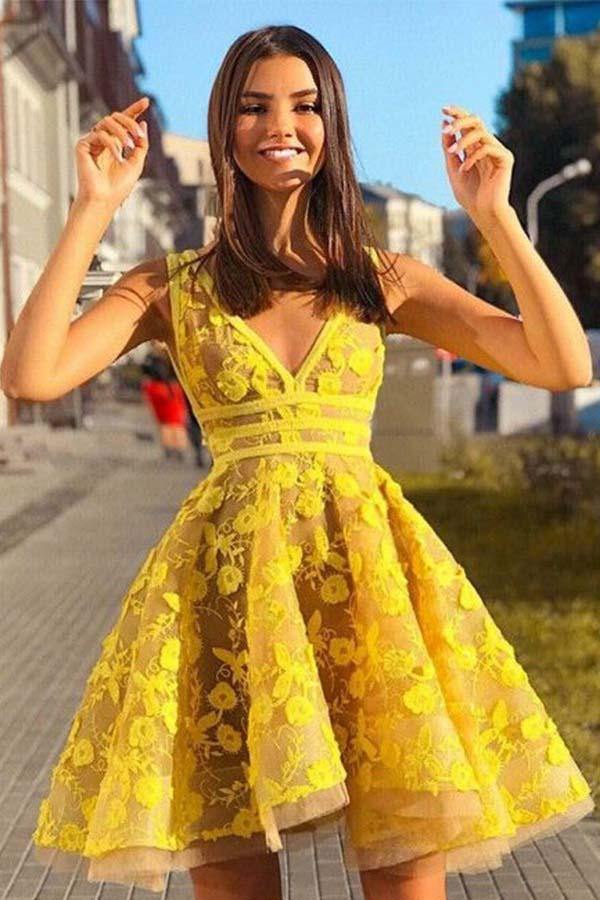 Vestidos cortos de fiesta de bienvenida con escote en V, espalda descubierta y corte en A con flores de encaje