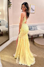 Vestidos de fiesta de sirena de tul con escote en V, tirantes finos y apliques de encaje