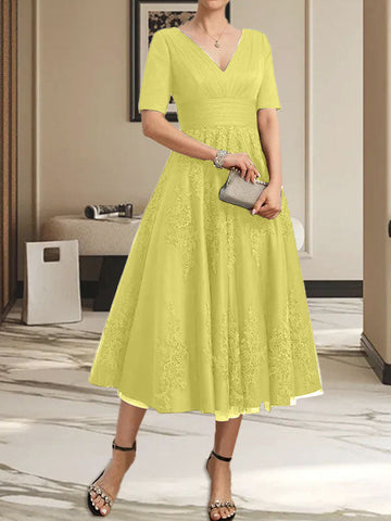 Vestido de tul y encaje para la madre de la novia, corte en A, escote en V, largo hasta la rodilla, con pliegues